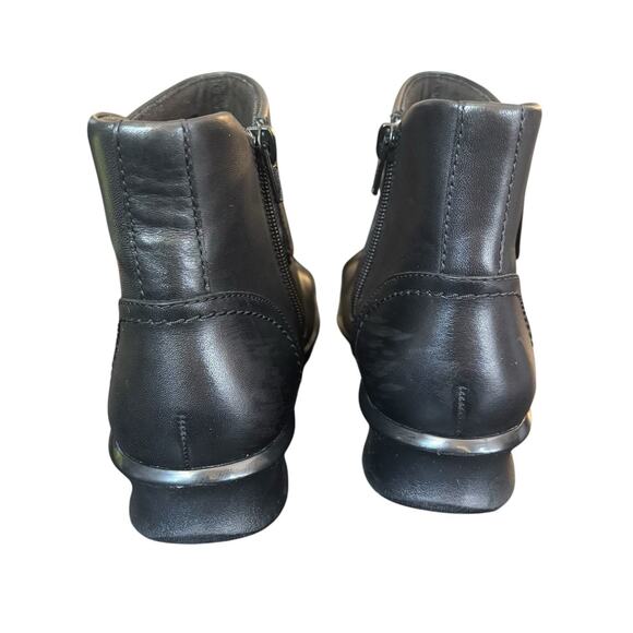 Clark’s Hope Track Black Leather Ankle Boot Size 6 Wide Side Zip Wedge Heel - Picture 4 of 9